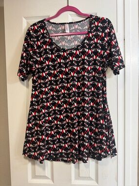 LuLaRoe Perfect Tee. Black w/red & white pattern. High low hem. Side slits. GUC
